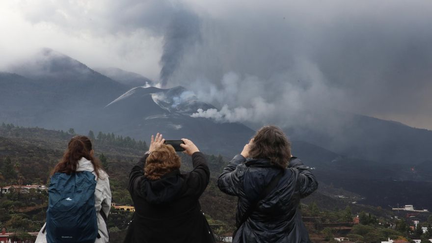 No, no está a cámara rápida: el vídeo que capta la impresionante velocidad con que el volcán expulsa los gases