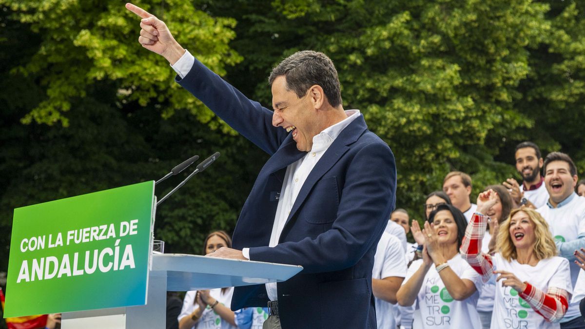 El presidente del PP de Andalucía y candidato a la reelección de la Presidencia de la Junta, Juanma Moreno, participa en el acto de cierre de campaña electoral del Partido Popular, este viernes en Granada. EFE/ Miguel Ángel Molina