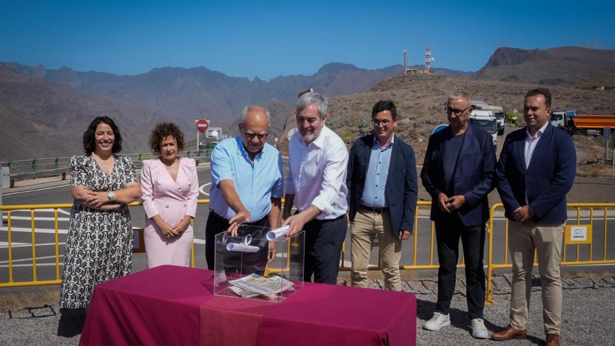 Fernando Clavijo y Casimiro Curbelo, en el acto simbólico de inicio de las obras de la segunda fase de la circunvalación de San Sebastián de La Gomera.