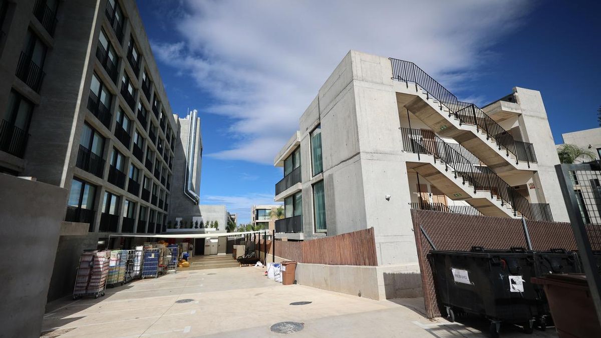 Zona de servei d'aquest cinc estrelles que ha funcionat tota la temporada sense certificat de final d'obra.