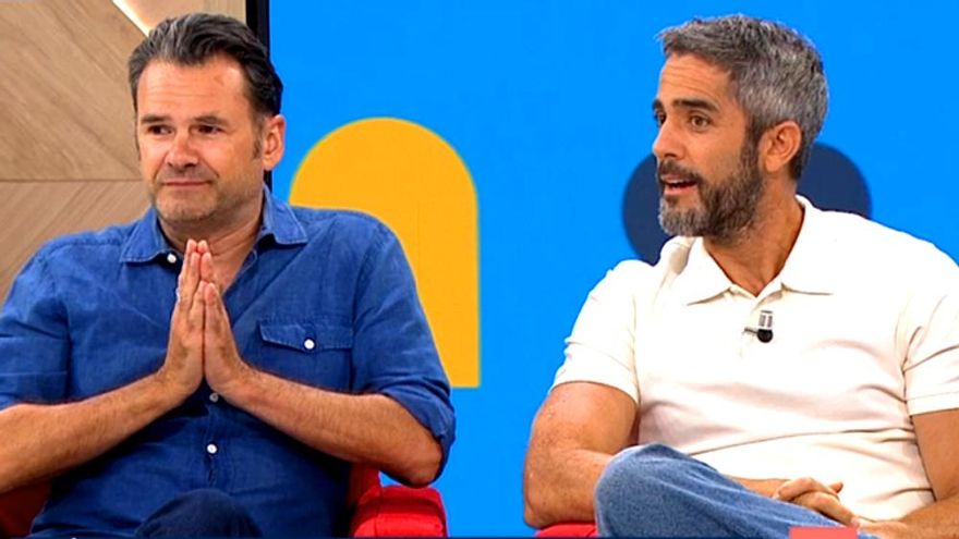 Iñaki López y Roberto Leal lanzan pullas a Antena 3 por el horario de su programa: "No os engañéis, va a ser más tarde"