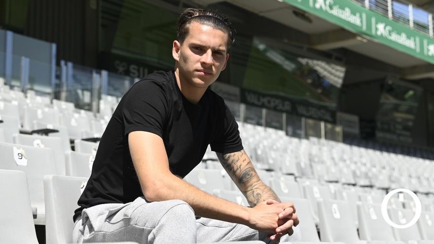 Álex Sala: "Me encantaría seguir en el Córdoba CF"