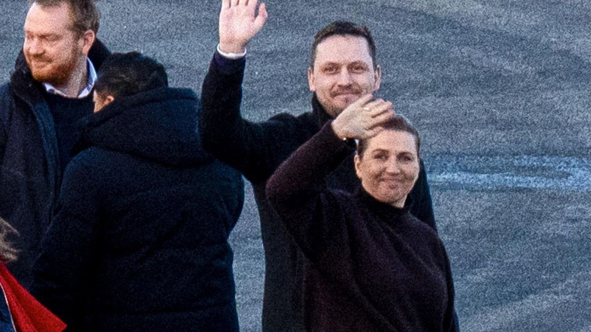 La Primera Ministra danesa, Mette Frederiksen, en el aeropuerto de Nuuk, Groenlandia, el 23 de enero de 2026. Frederiksen está en Groenlandia para reunirse con el jefe de gobierno de Groenlandia, Jens-Frederik Nielsen. 