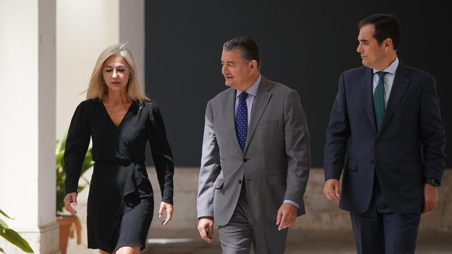 Los funcionarios andaluces con bajo rendimiento sufrirán recortes de sueldo y serán trasladados a otro puesto