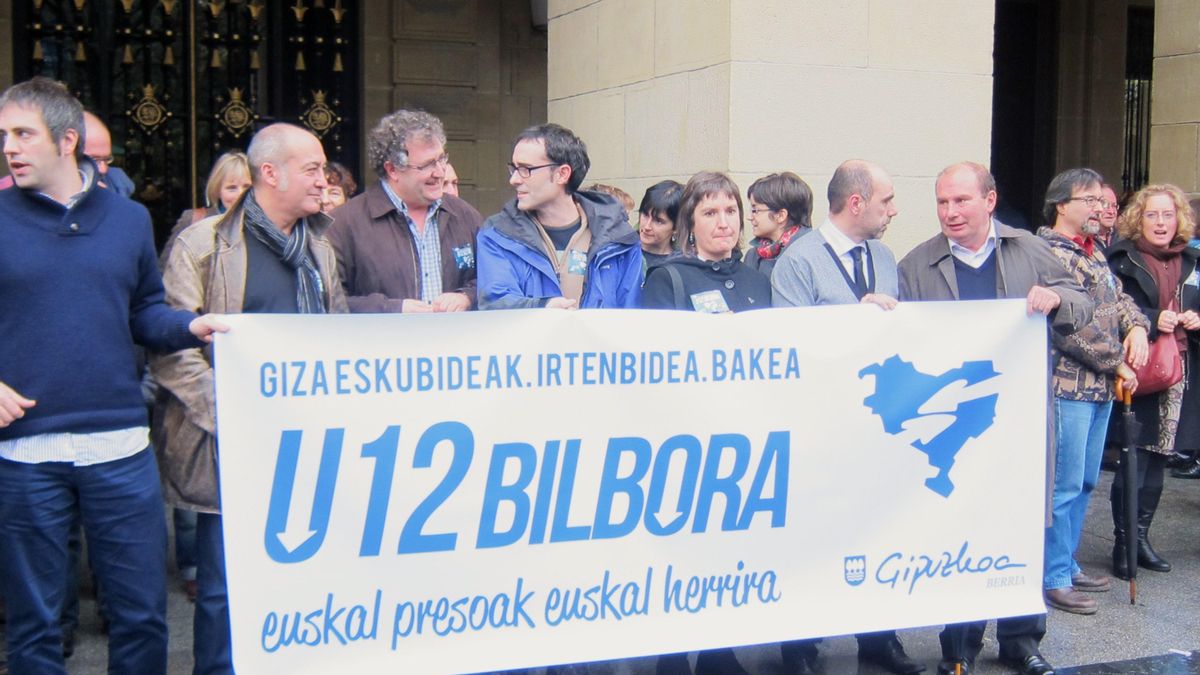 Garitano y su Gobierno foral se concentran en apoyo a los presos de ETA y muestran su adhesión a la marcha de Herrira