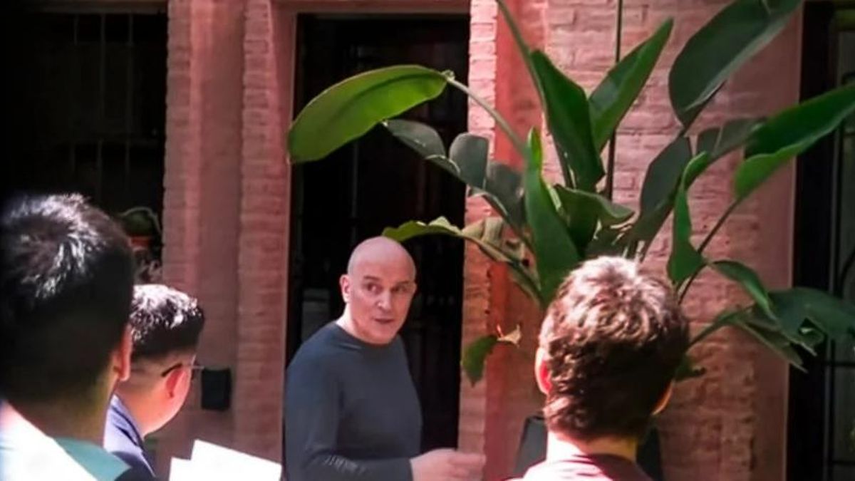 José Luis Espert durante el allanamiento en su casa, el 9 de octubre.