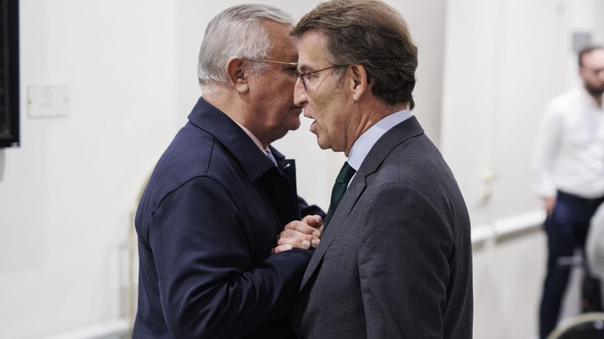 Del "Gobierno en la sombra" de Javier Arenas a los 14 ministros de Feijóo: la piel del 'oso sin cazar' del PP