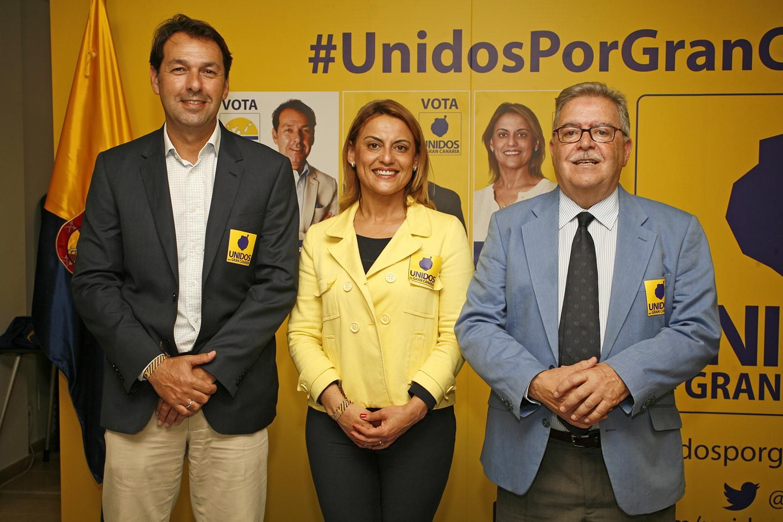 Pegada simbólica de carteles de campaña electoral. Foto: Alejandro Ramos