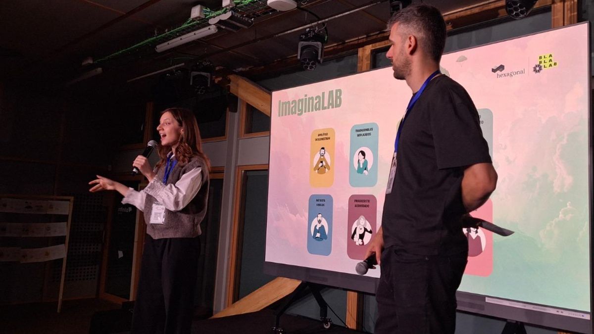 Actriz interpretando uno de los arquetipos de las “ocho Españas” de Bla Bla LA