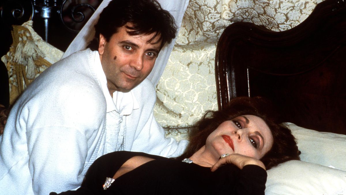 Imagen de archivo (Madrid 1980) de la cantante Rocío Jurado junto al peluquero Ruphert. EFE/yv