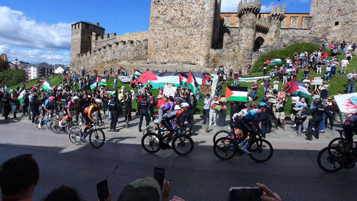 Sancionadas cinco personas por las concentraciones pro Palestina durante el paso de la Vuelta Ciclista por Ponferrada