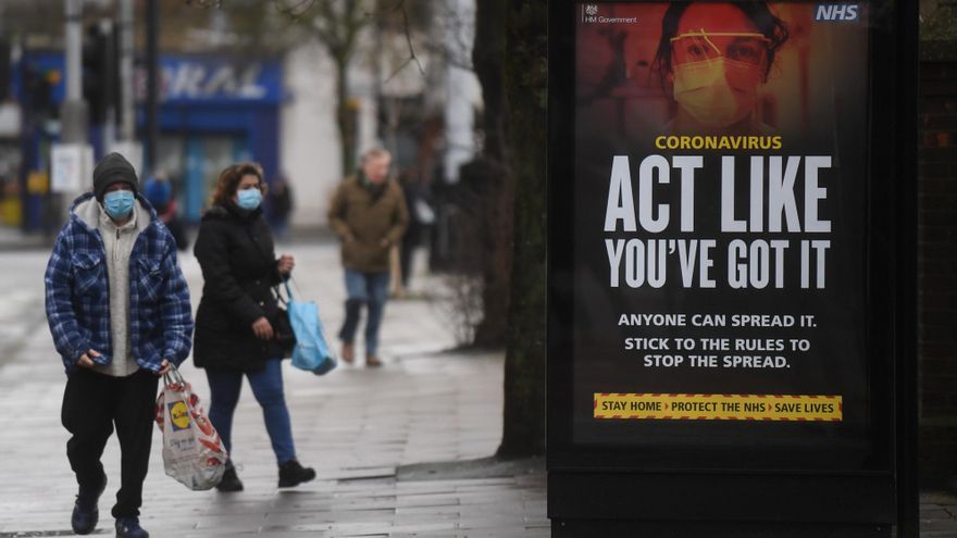 Cartel del gobierno británico sobre el coronavirus en Londres. EFE/EPA/NEIL HALL/ Archivo