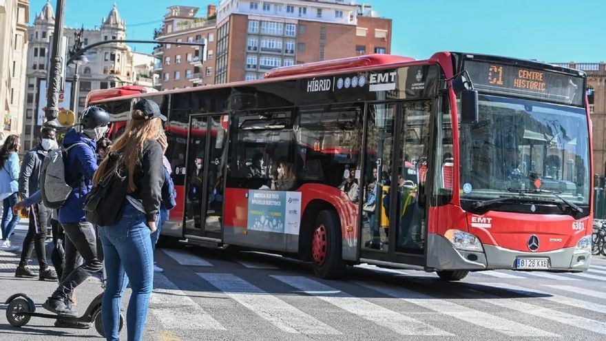 Colectivos ciudadanos instan a Català a que no revierta las peatonalizaciones en el centro de València