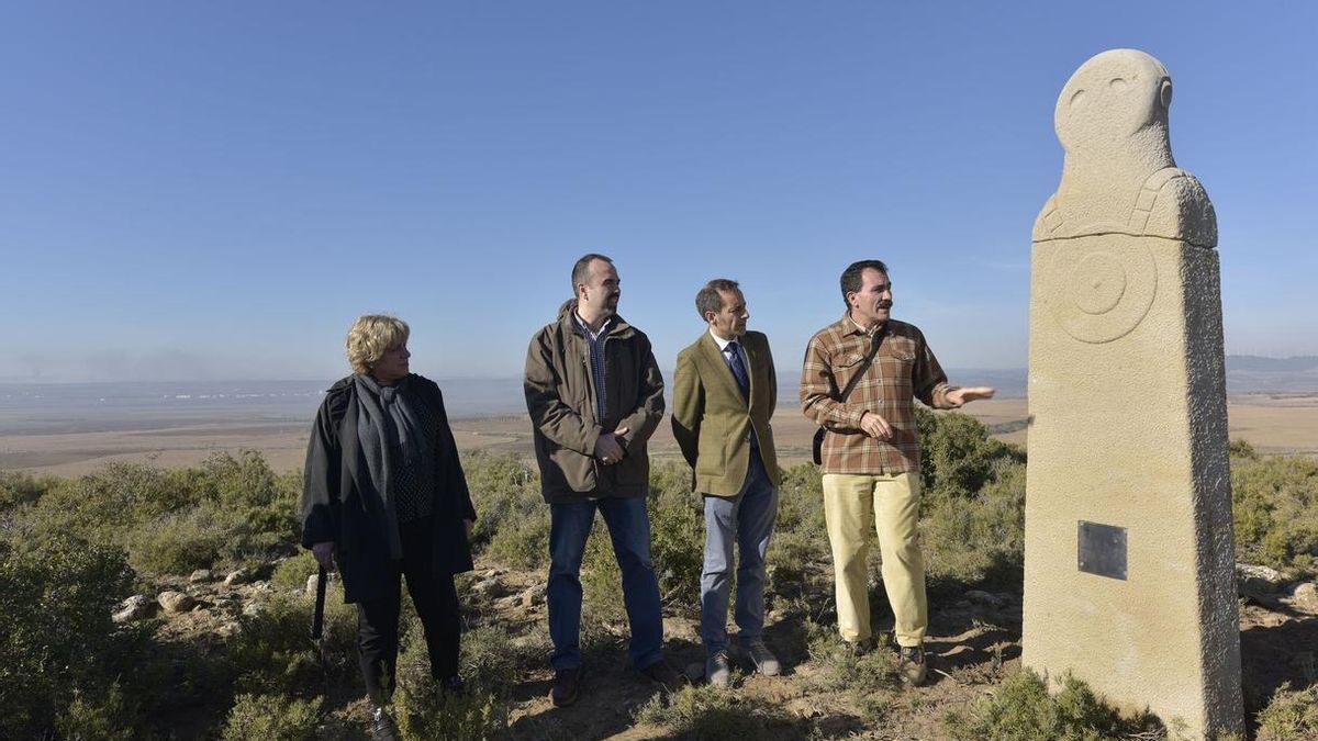 Colocada en el poblado de Turbil (Beire) una réplica de la estatua ibera encontrada en este yacimiento