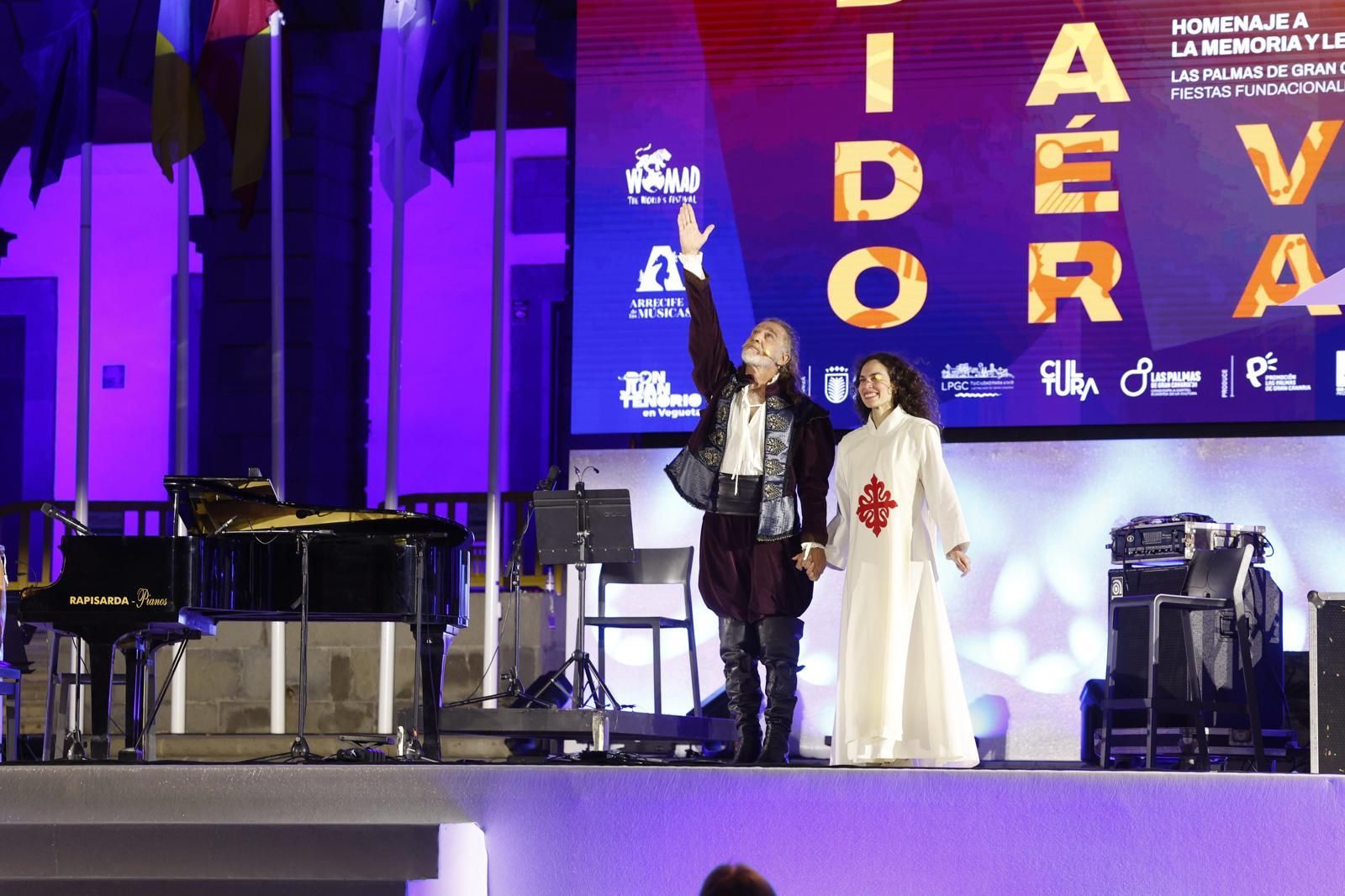 Juanjo Artero y Selene Rodríguez al finalizar la representación de Don Juan Tenorio.