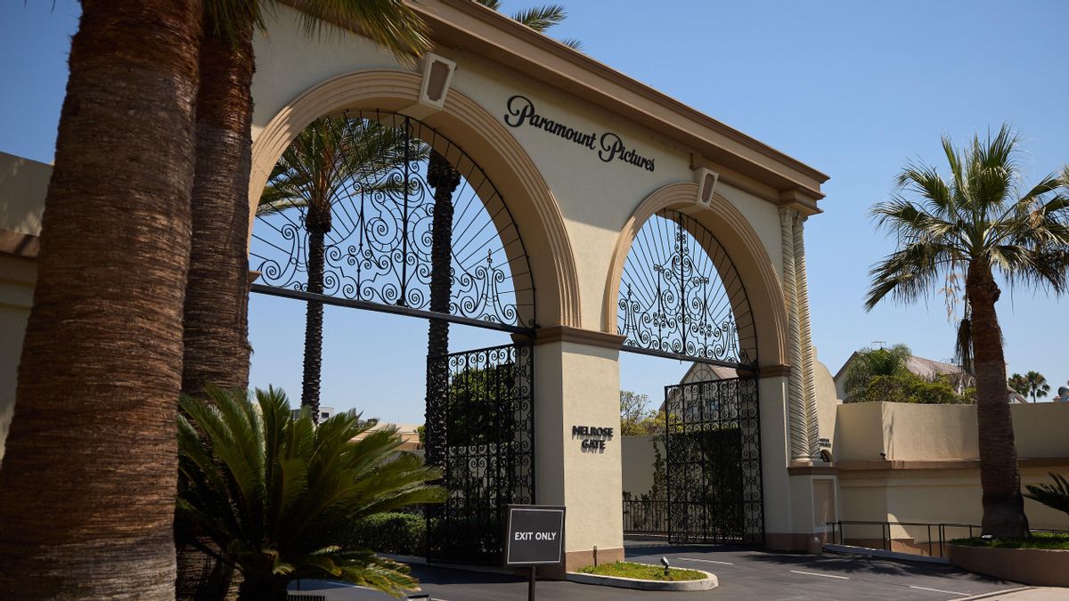 Por qué Paramount ha lanzado una OPA hostil por Warner Bros Discovery y qué pasará ahora con la oferta de Netflix