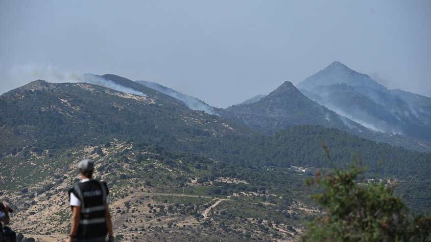 La UME ha informado este domingo de que el frente del incendio en Ávila y Madrid "está contenido"