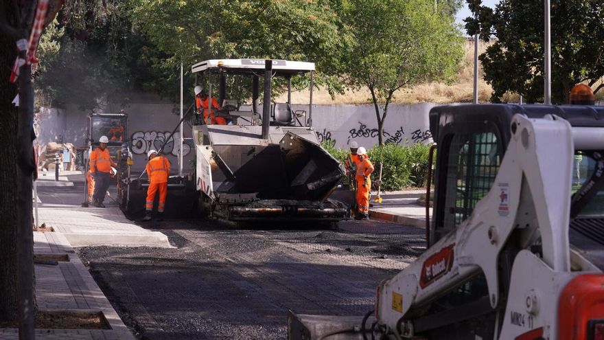 La Gran Vía y otras 204 calles de Madrid renovarán su pavimento este verano: mapa y lista de la Operación Asfalto 2026