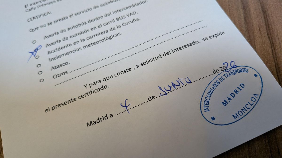 Uno de los justificantes que reparte el intercambiador a los viajeros afectados por los retrasos de este jueves