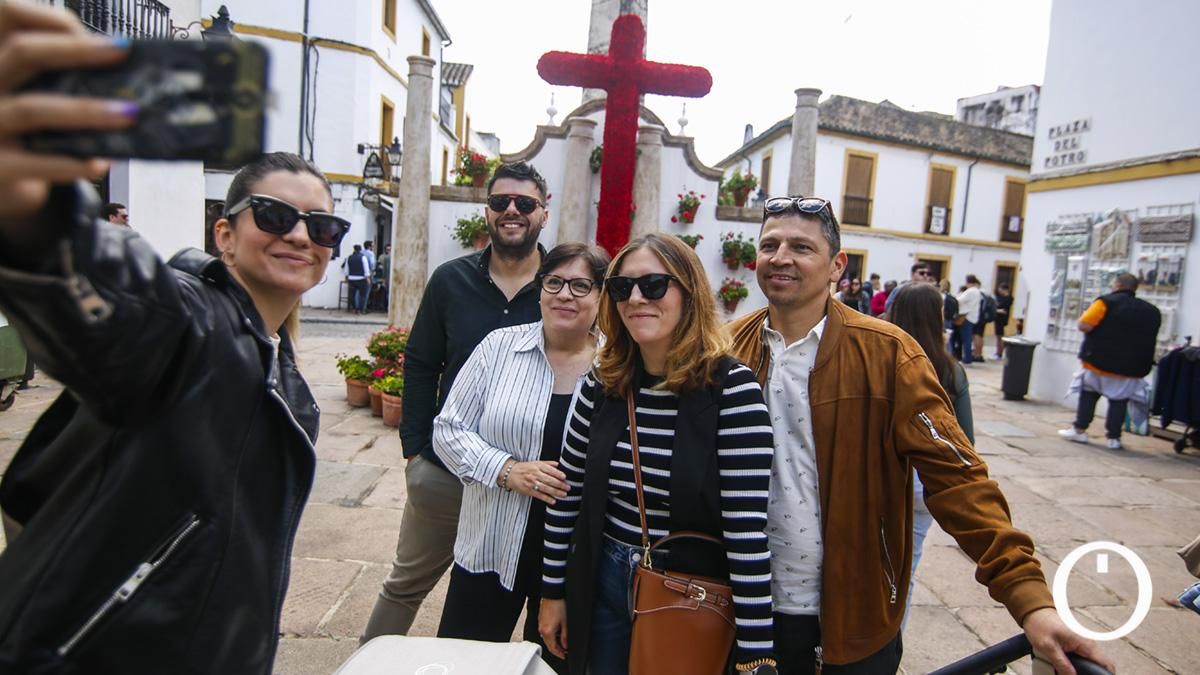 Cruz de mayo de la Asociación Sonrisa de Lunares en la Plaza del Potro