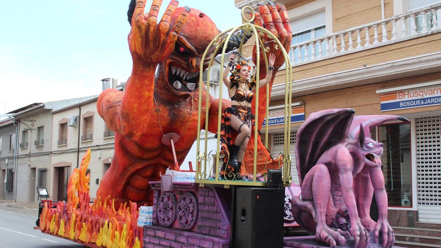 Un millar de personas participaron en el 31º Concurso Regional de Carrozas, Murgas y Charangas de Villarrubia de los Ojos (Ciudad Real)