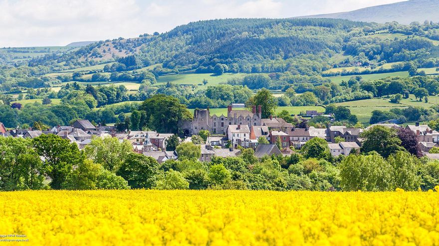 El mayor pueblo-librería del mundo está en Gales y es un pintoresco destino para lectores