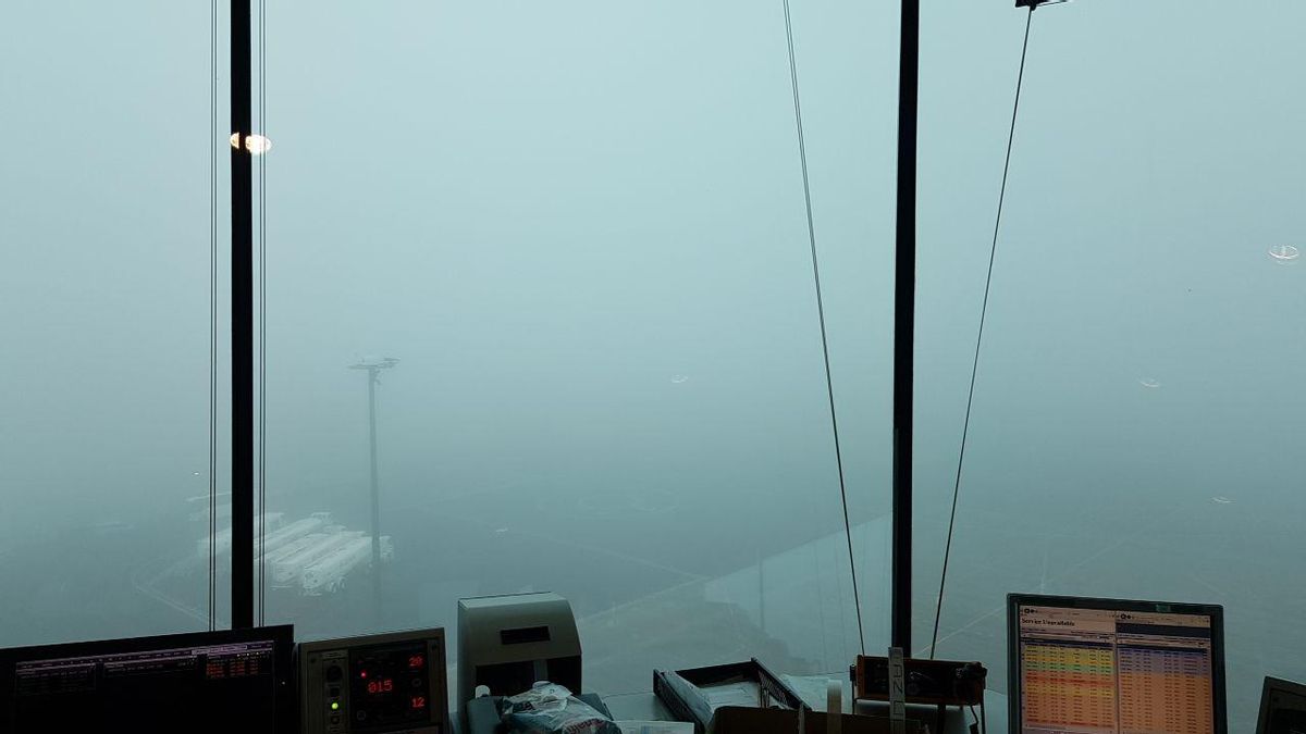 Aspecto de nula visibilidad en el aeropuerto Tenerife Norte, desde la torre de control