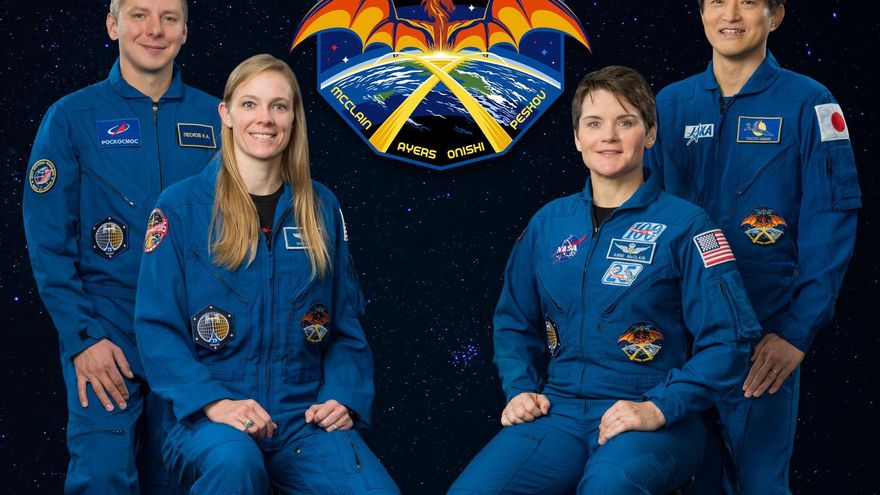 Los cuatro astronautas de la Crew-10 inician regreso a la Tierra tras desacople de la EEI