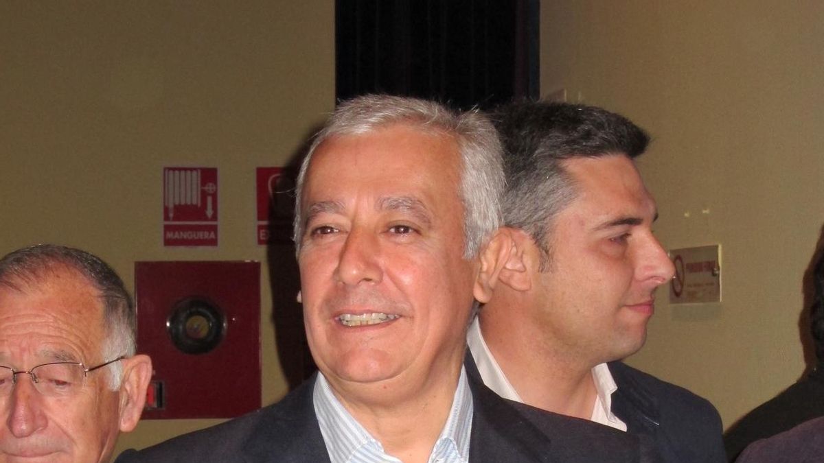 Arenas defiende que no se plantea "recentralizar" competencias con la reforma de la Constitución, sino "clarificarlas"