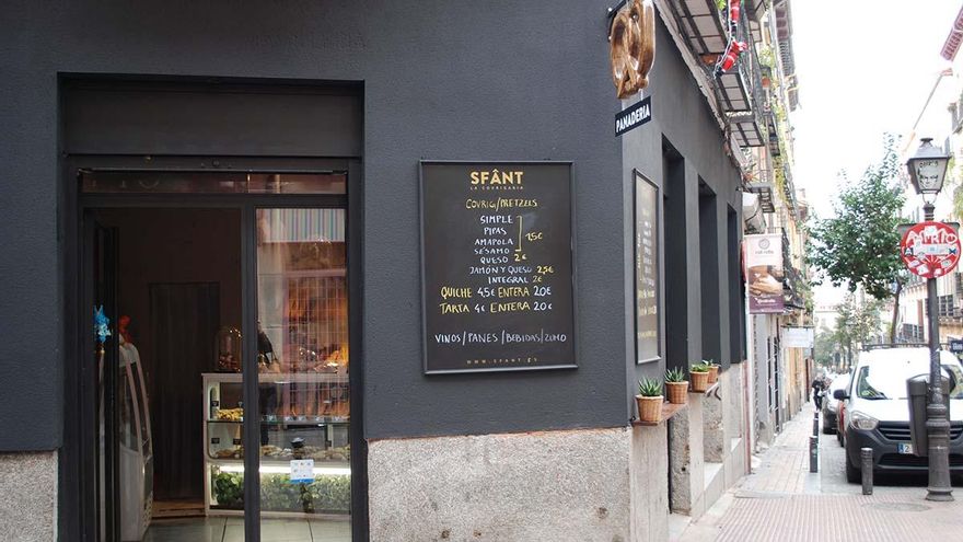 Negro, latón y un bretzel, emblema de los panaderos