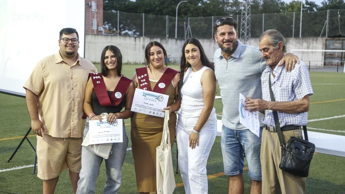 Homenaje a alumnos de Las Palmeras tras graduarse