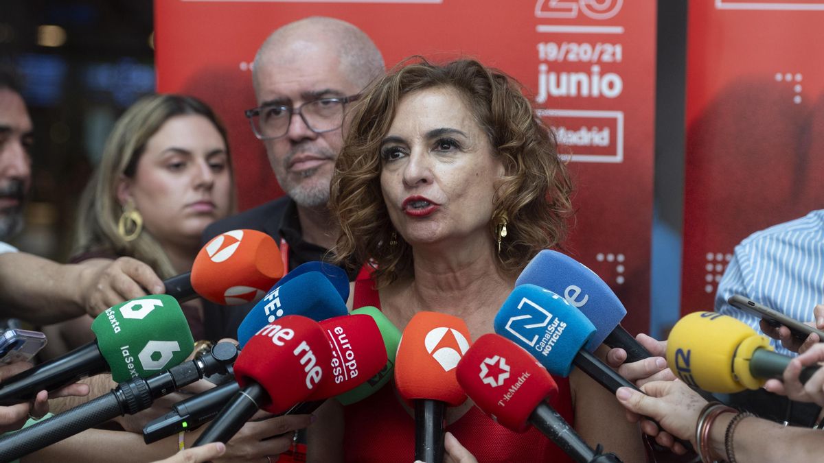 La vicepresidenta primera y ministra de Hacienda, María Jesús Montero, a su llegada al Congreso Confederal de CCOO, en Madrid (España).