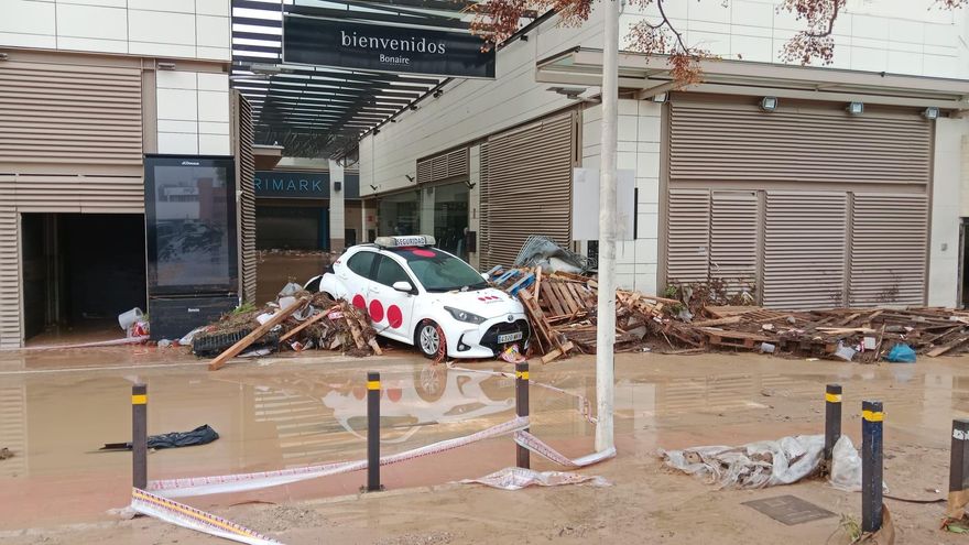 La catástrofe en el parking de un centro comercial de Aldaia: "No se sabe cuánta gente puede haber dentro"