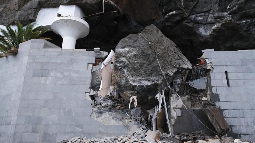 Prohibido el baño en varios kilómetros de costa y el uso de inodoros por la rotura de una tubería en Tenerife