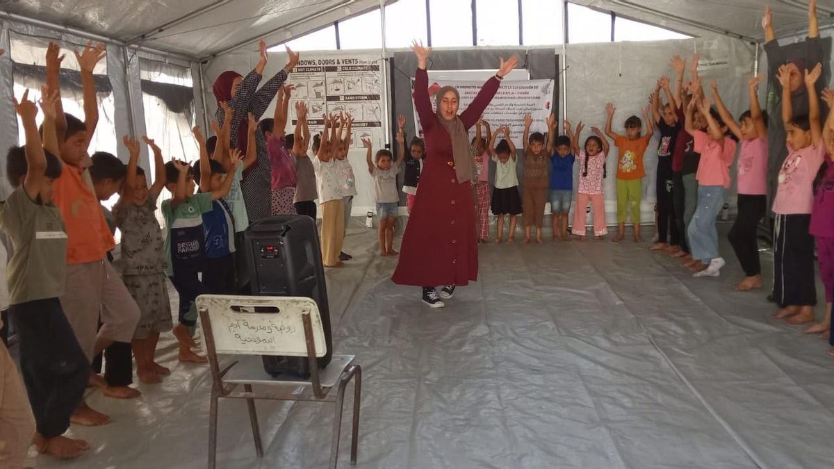 Carpa educativa instalada en Gaza