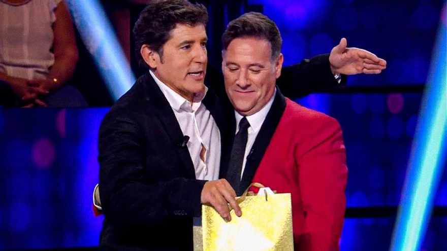 'Tu cara me suena' entonó una escueta pero sentida despedida a Carlos Latre: "Que los vientos le sean favorables"