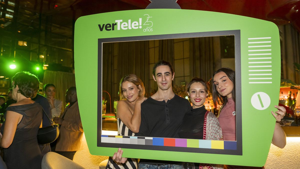 Ana Garcés, Mateo Jalón, Emma Guilera y María Redondo en la fiesta 25 aniversario verTele