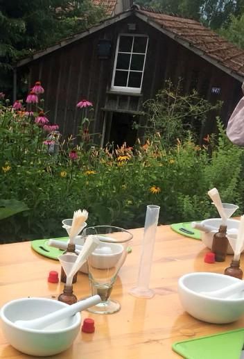 Laboratorios de A. Vogel, en Appenzell (Suiza). Creación de una tintura.
