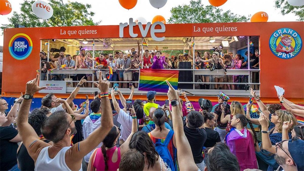 Carroza de RTVE en el desfile del Orgullo LGTBIQ+ de Madrid