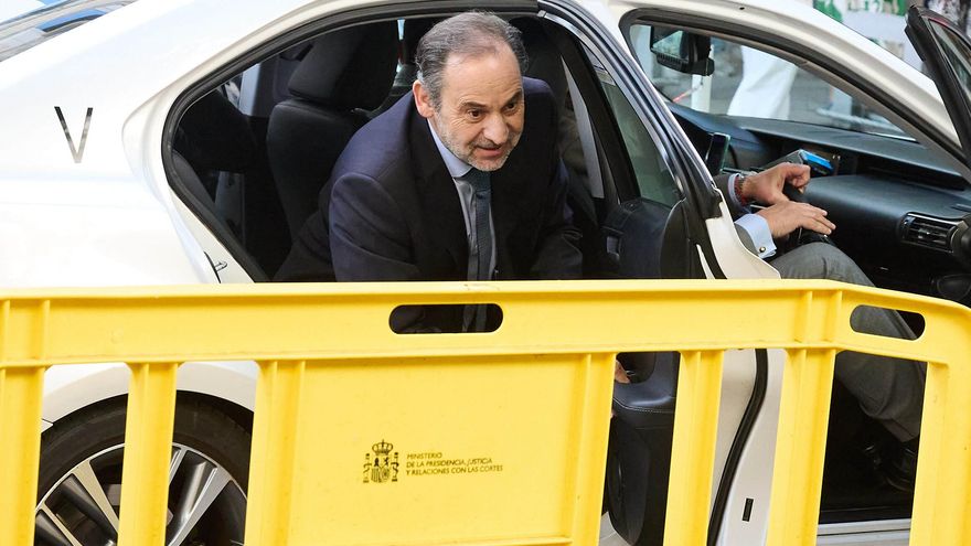 El exministro de Transportes José Luis Ábalos llega al Supremo