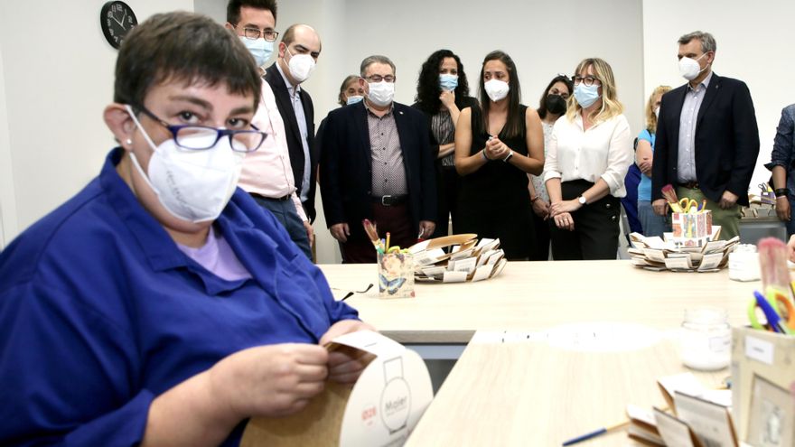 La consejera Eugenia Gómez de Diego en la inauguración del centro de ASCASAM en Colindres