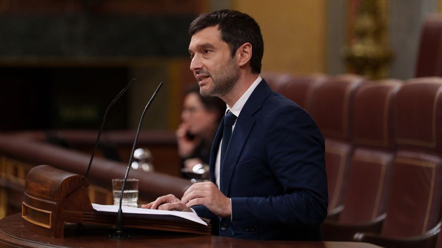 El ministro de Derechos Sociales, Consumo y Agenda 2030, Pablo Bustinduy, interviene durante una sesión plenaria en el Congreso, a 28 de abril de 2026, en Madrid (España). El Pleno del Congreso debatirá y votará este martes, 28 de abril, el decreto ley qu
