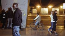 Le Hall, serie Périphéries, 2007. Mohamed Bourouissa.