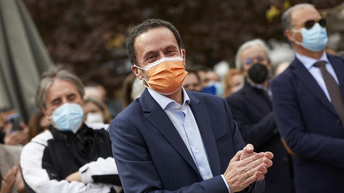 El portavoz parlamentario de Ciudadanos, Edmundo Bal durante su presentación como candidato a la presidencia de la Comunidad de Madrid en la Plaza de Santa Ana.