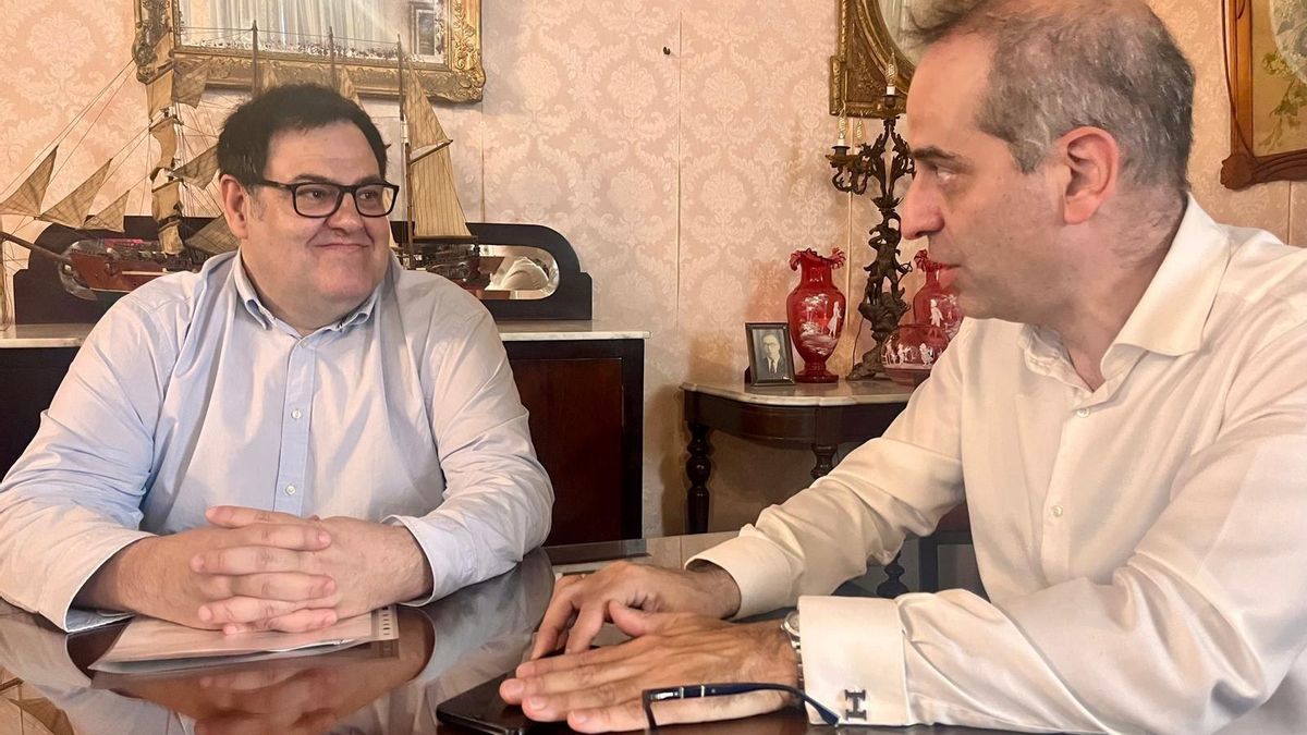 Francisco Prada, líder del proyecto LPI (La Palma Interferometer), y Héctor Izquierdo, comisionado especial para la Reconstrucción de La Palma, en Casa Tey.