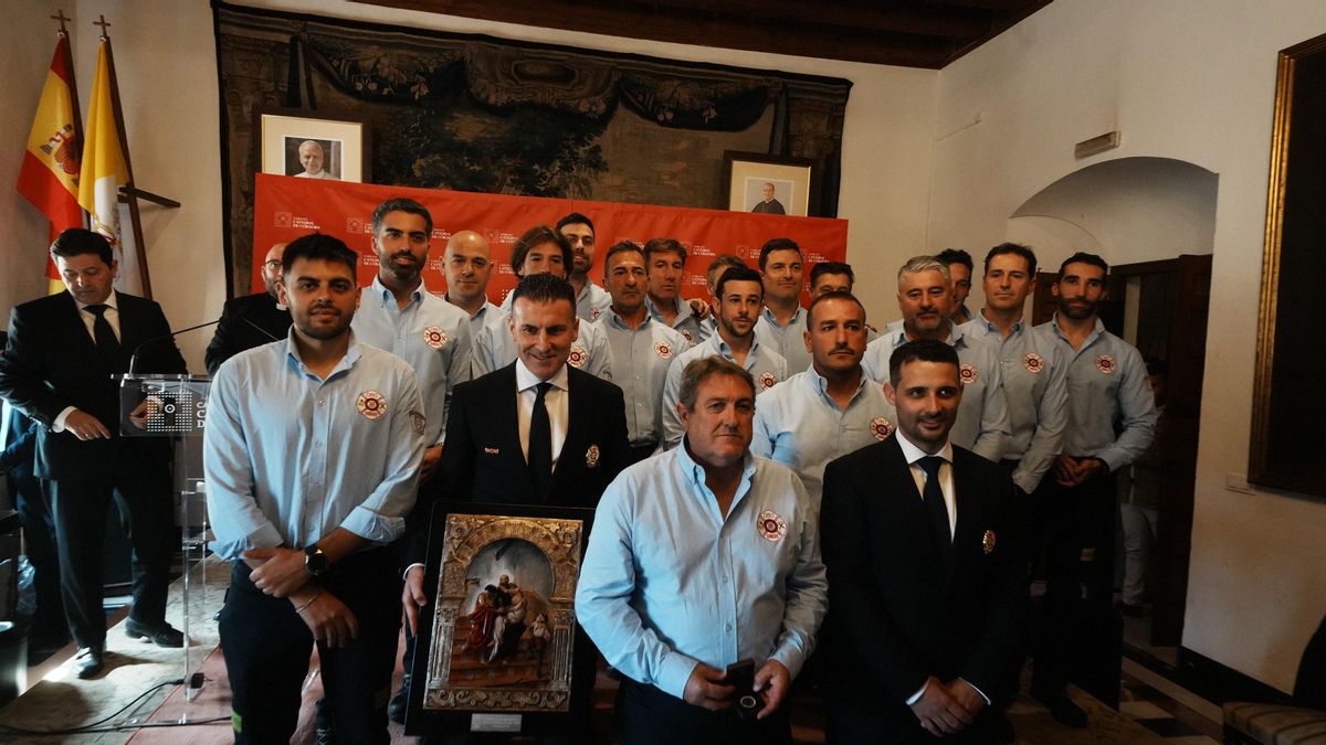 Reconocimiento a personas e instituciones que colaboraron contra el incendio de la Mezquita-Catedral.