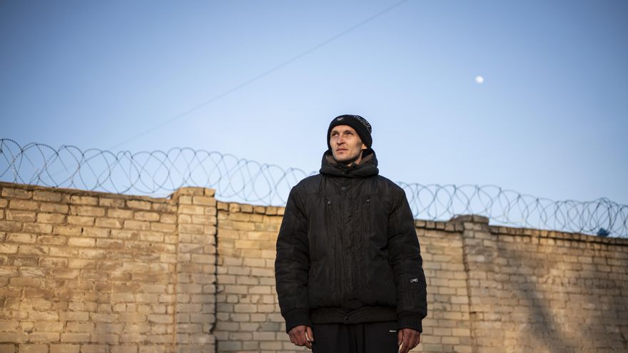 Descargas eléctricas, el himno de Rusia y gritos de "viva Putin": los centros de detención rusos durante la ocupación de Jersón