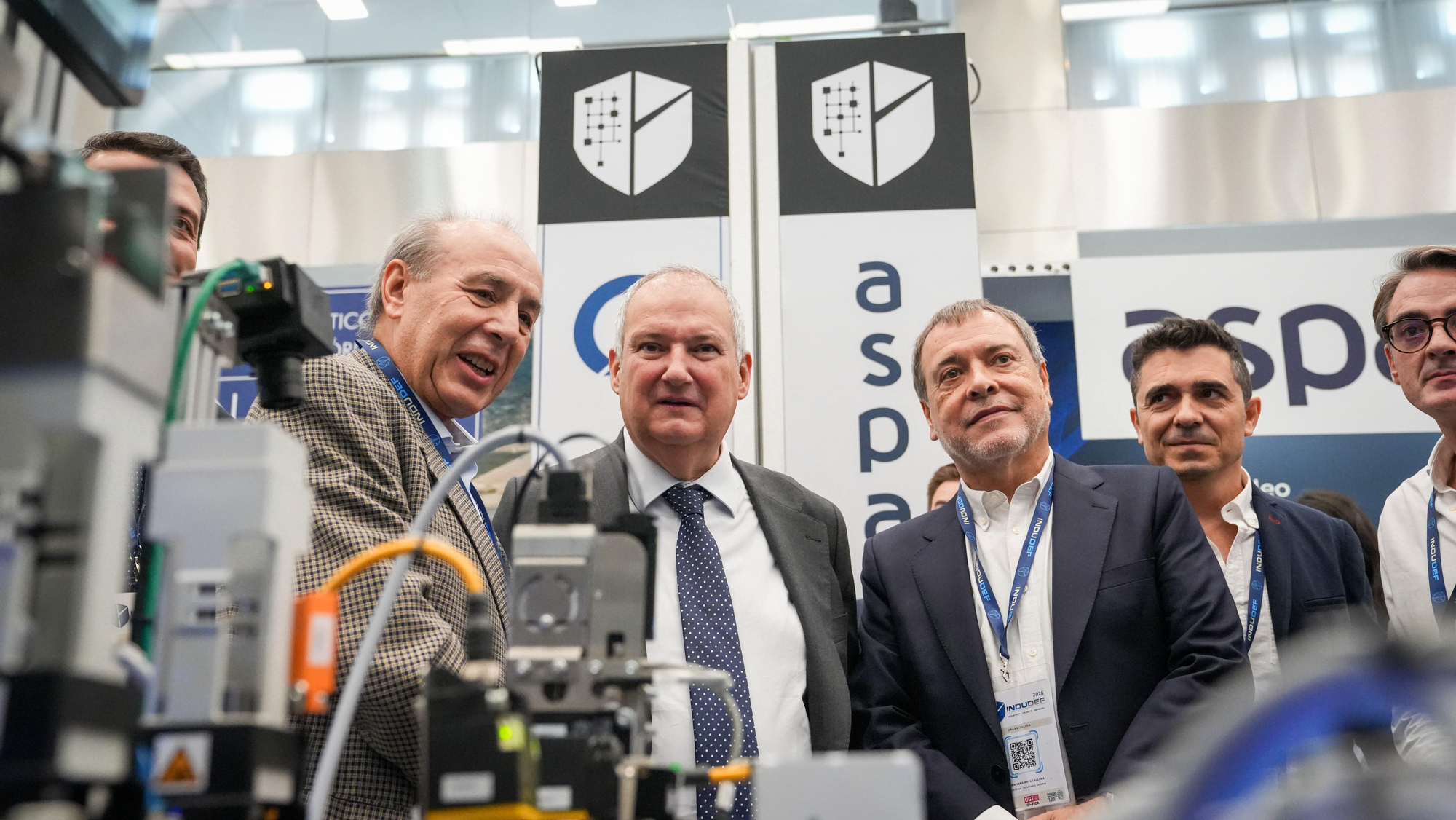 El ministro de Industria y Turismo, Jordi Hereu, y el alcalde de Córdoba, José María Bellido, durante la apertura del Foro Internacional de Defensa Indudef