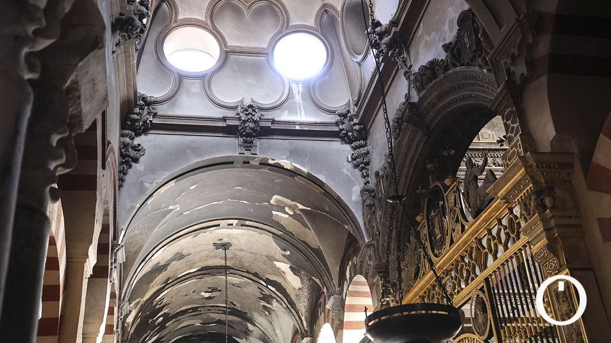 El interior de la Mezquita Catedral tras el incendio