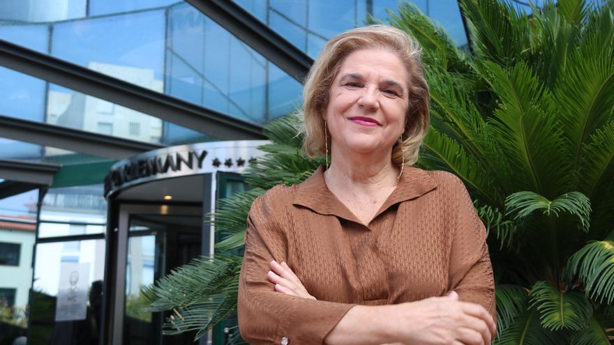 Lanzan pintura roja a la periodista Pilar Rahola por su "complicidad con el genocidio en Palestina"